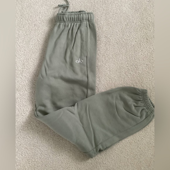 ALO accolade sweatpants (FINALPRICEDROP ) - Picture 4 of 8